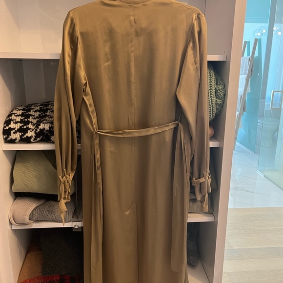 Aritzia Silk Gold Duster by Wildfred with wrist tie detail. - Picture 4 of 4